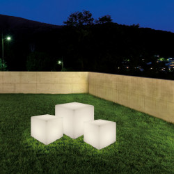 PASTATOMAS ŠVIESTUVAS CUMULUS cube M