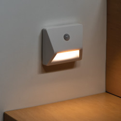 SIENINIS LED ŠVIESTUVAS STAIRCASE 0,3W SU JUDESIO DAVIKLIU BALTAS kaina