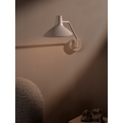 SIENINIS ŠVIESTUVAS DARCI RUSVAS skubiai